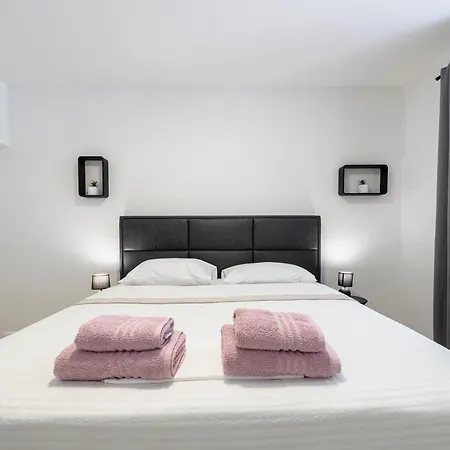 White Sunshine Apartment