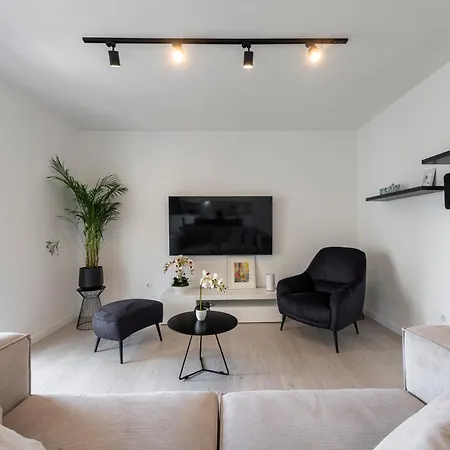 White Sunshine Apartment *