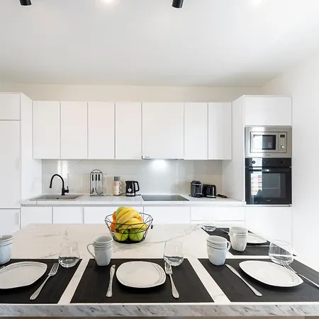 White Sunshine Apartment