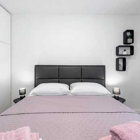 White Sunshine Apartment *