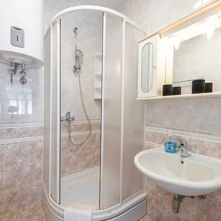 White Sunshine Apartment *